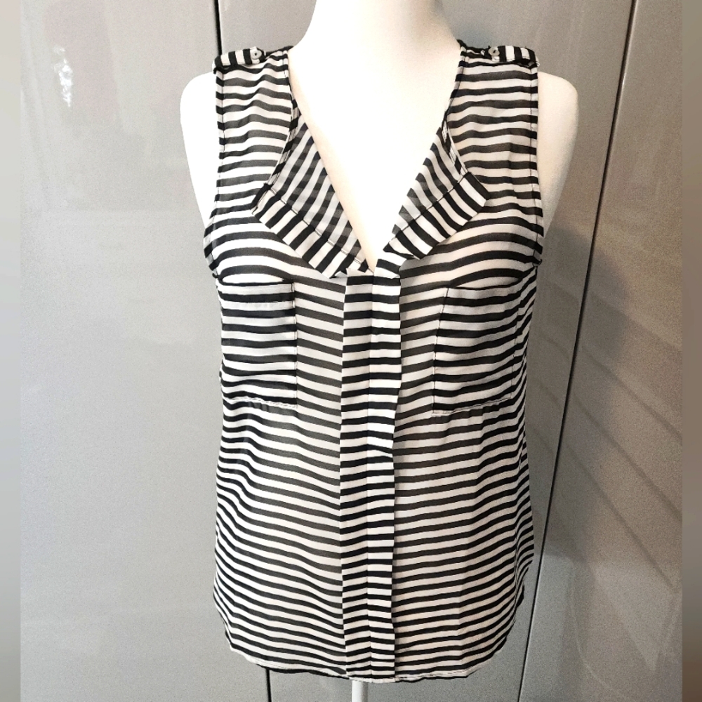 Cute stripped sleeveless top
